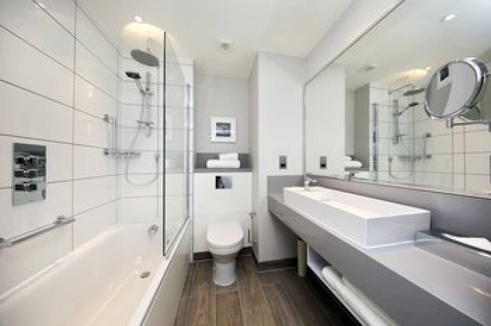 HOLIDAY INN LONDON SHEPPERTON 6