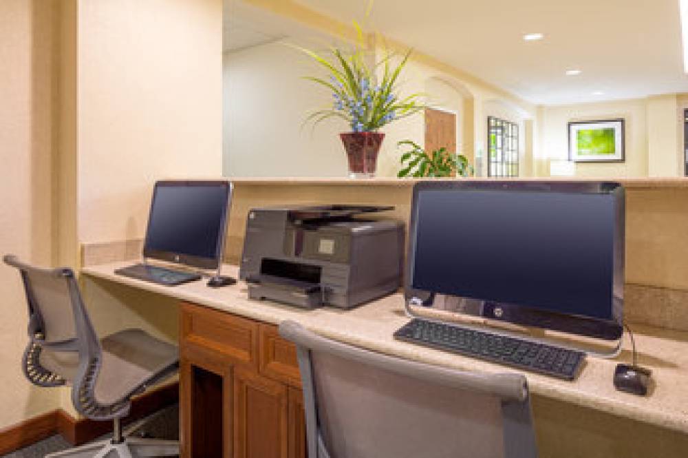 HOLIDAY INN AIRPORT 2