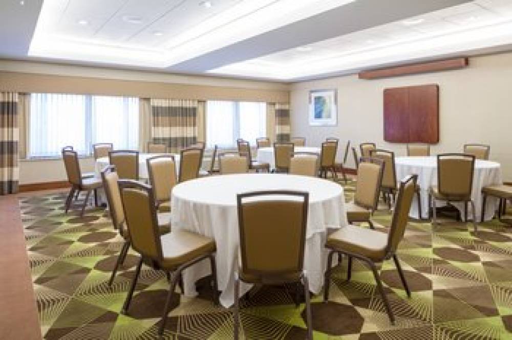 HOLIDAY INN AIRPORT 8