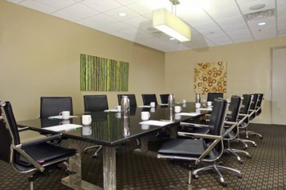 HOLIDAY INN METAIRIE 4