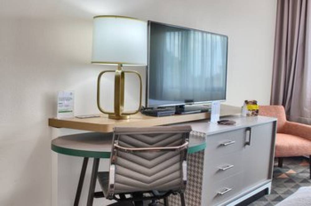 HOLIDAY INN MOBILE I 10 WEST BY IHG 8