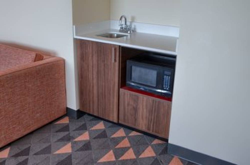 HOLIDAY INN MOBILE I 10 WEST 2
