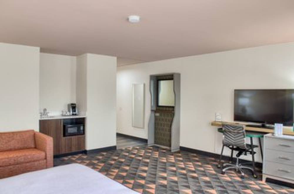 HOLIDAY INN MOBILE I 10 WEST 7