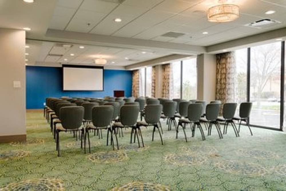 HOLIDAY INN NORTH BY IHG 10