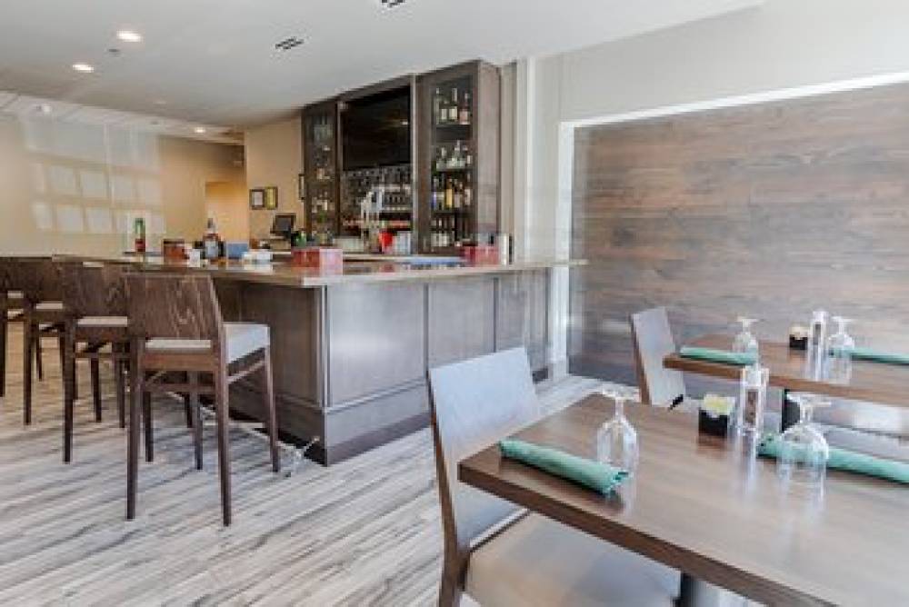 HOLIDAY INN NORTH BY IHG 5