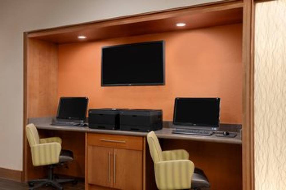 HOLIDAY INN AIRPORT BY IHG 4