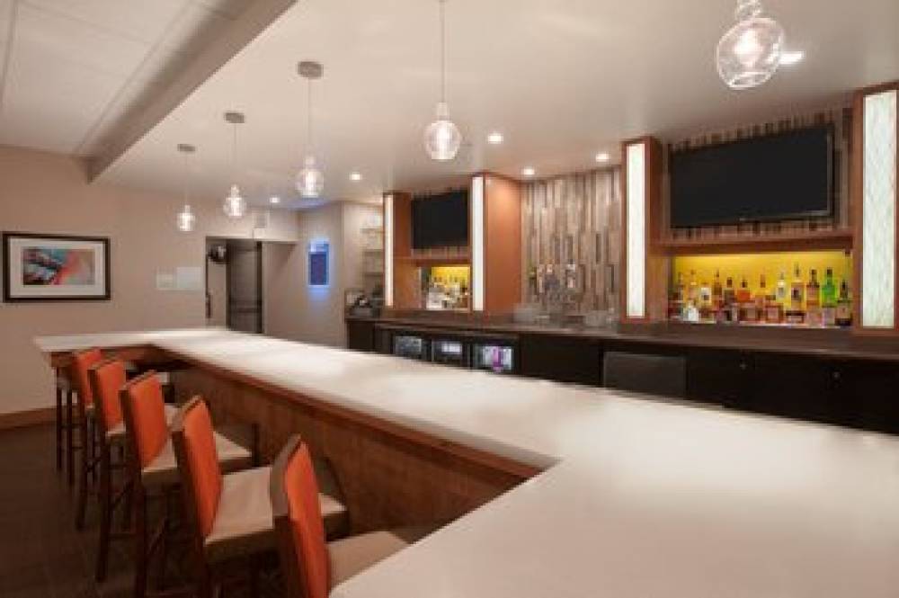 HOLIDAY INN AIRPORT BY IHG 8
