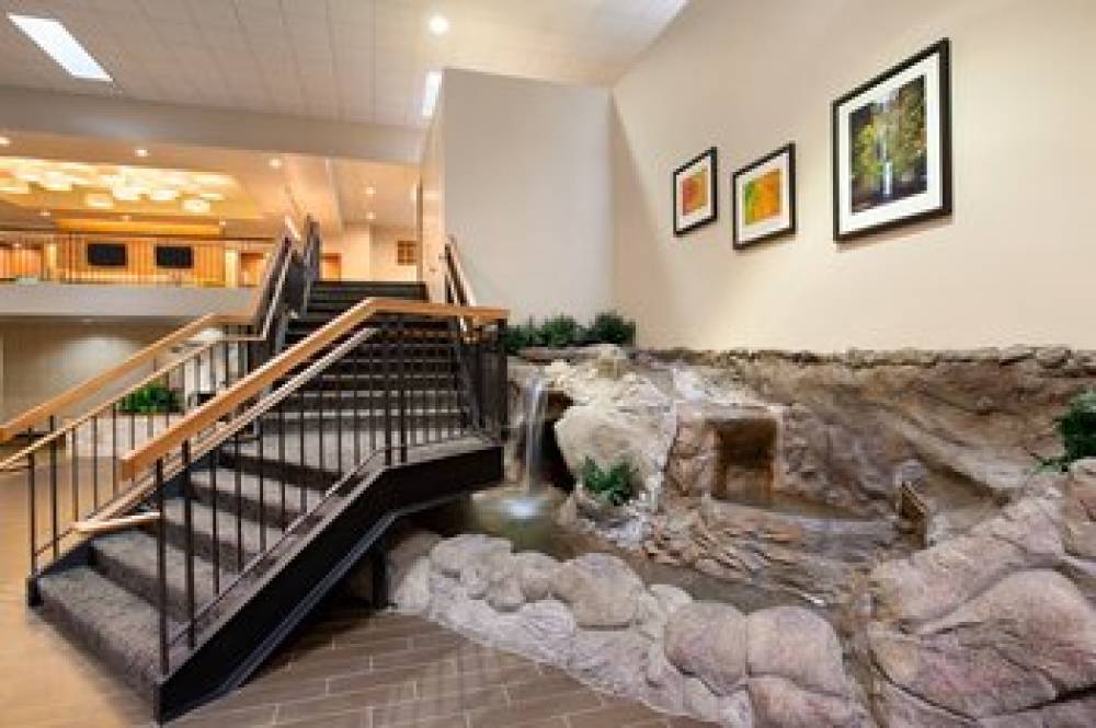 HOLIDAY INN AIRPORT BY IHG 6