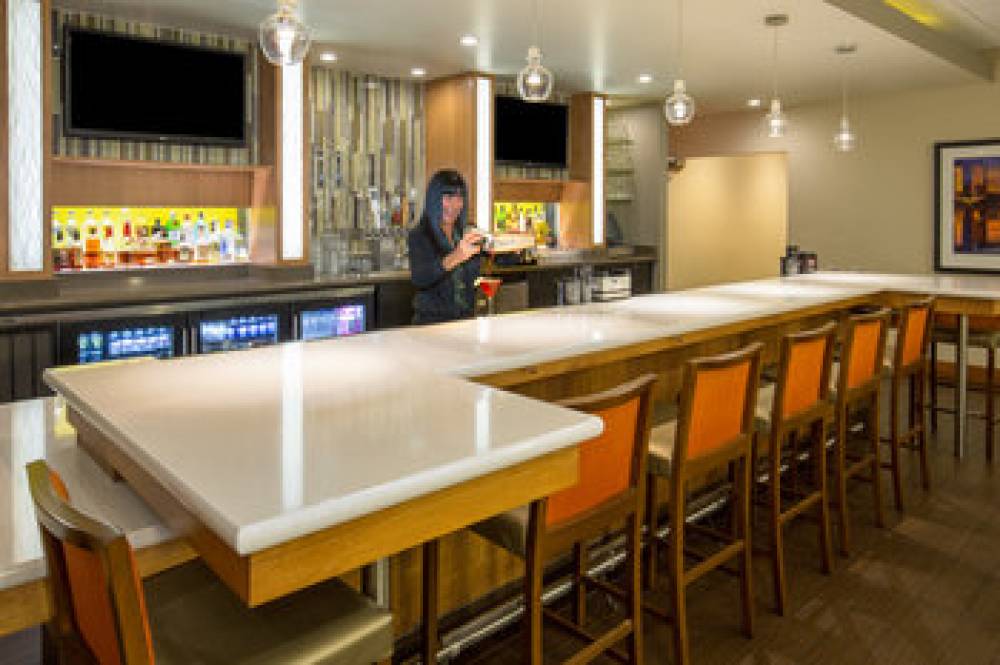 HOLIDAY INN AIRPORT BY IHG 3