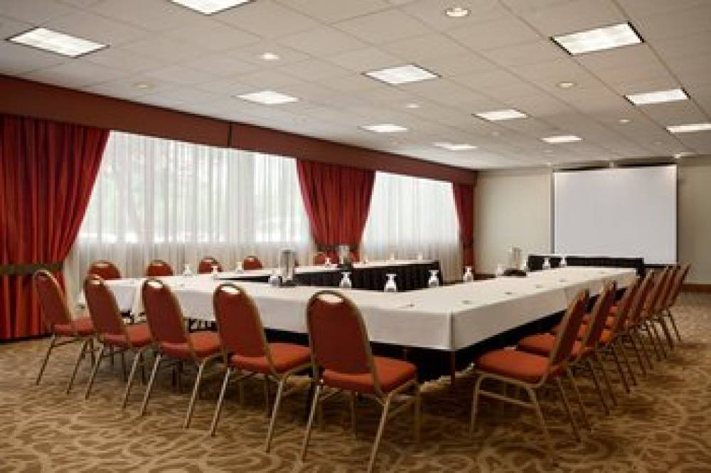 HOLIDAY INN AIRPORT BY IHG 10