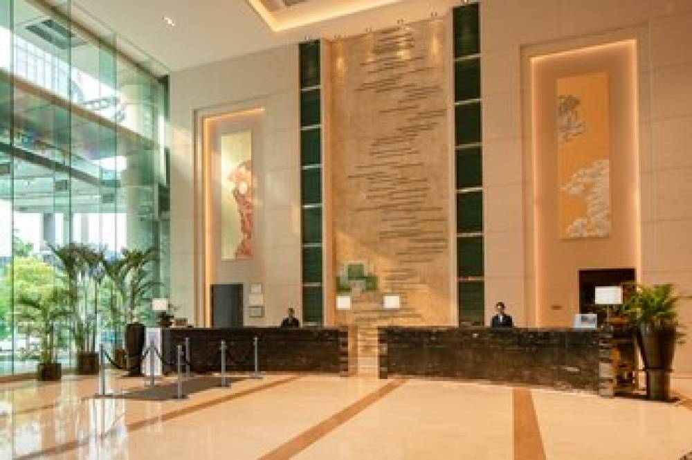 HOLIDAY INN RIVERSIDE 4