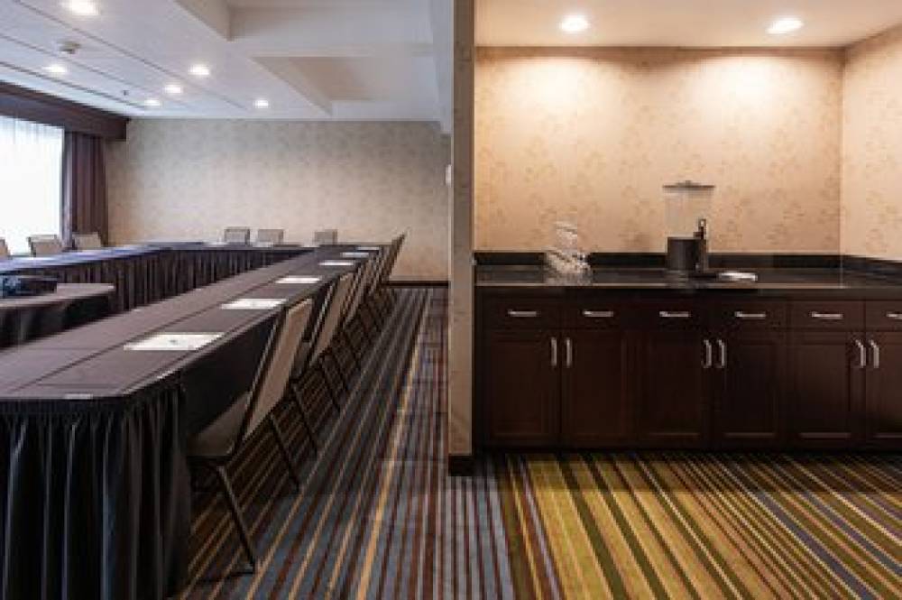 HOLIDAY INN ARPT W EARTH CITY BY IH 2