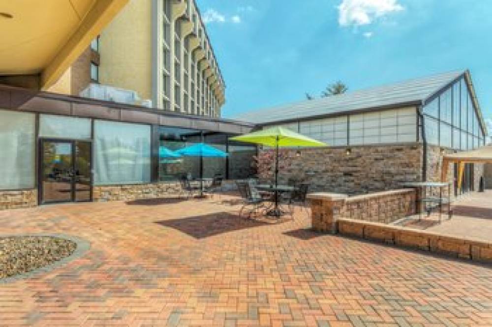 HOLIDAY INN ARPT W EARTH CITY BY IH 4