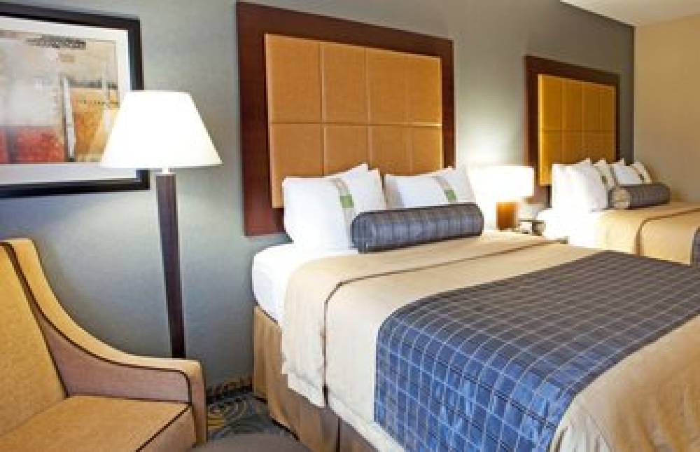 HOLIDAY INN STOCKBRIDGE 4