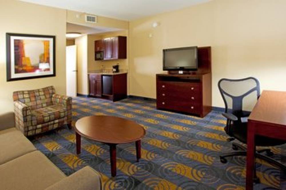 HOLIDAY INN STOCKBRIDGE 3