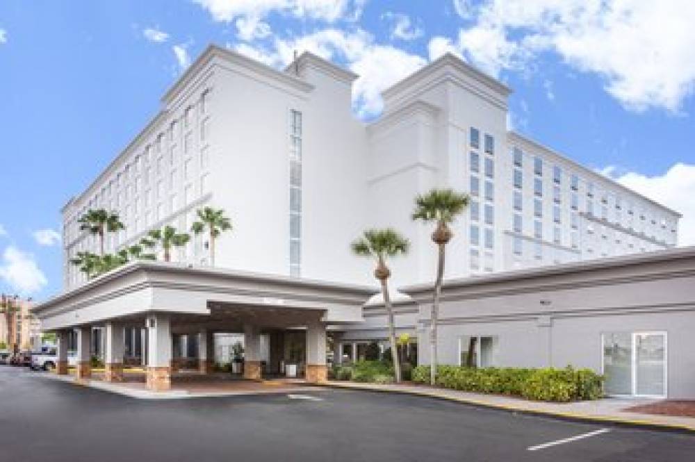 Holiday Inn & Suites ACROSS FROM UNIVERSAL ORLANDO 1