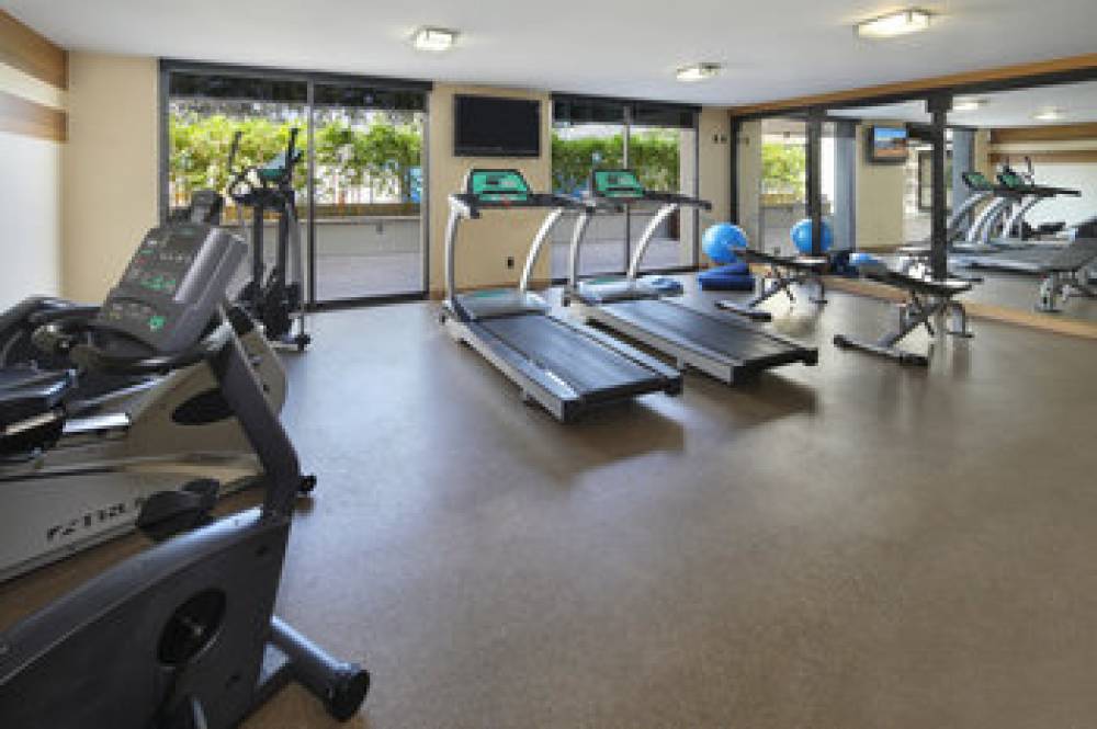 Holiday Inn & Suites ANAHEIM (1 BLK/DISNEYLAND) 2