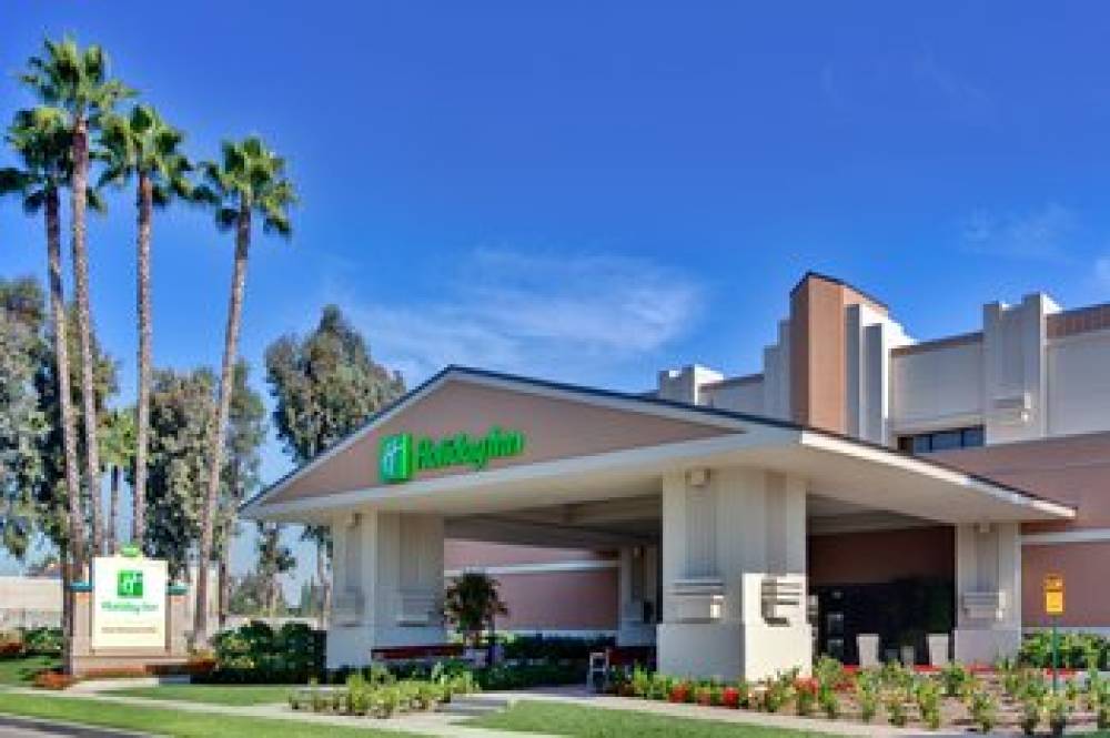 Holiday Inn & Suites Anaheim (1 Blk/Disneyland)