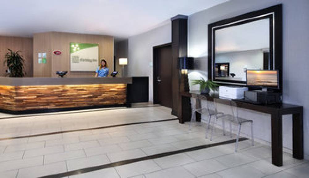 Holiday Inn & Suites ANAHEIM (1 BLK/DISNEYLAND) 7