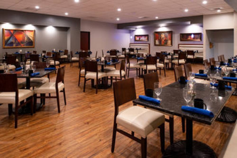 Holiday Inn & Suites BEAUMONT-PLAZA (I-10 & WALDEN) 10