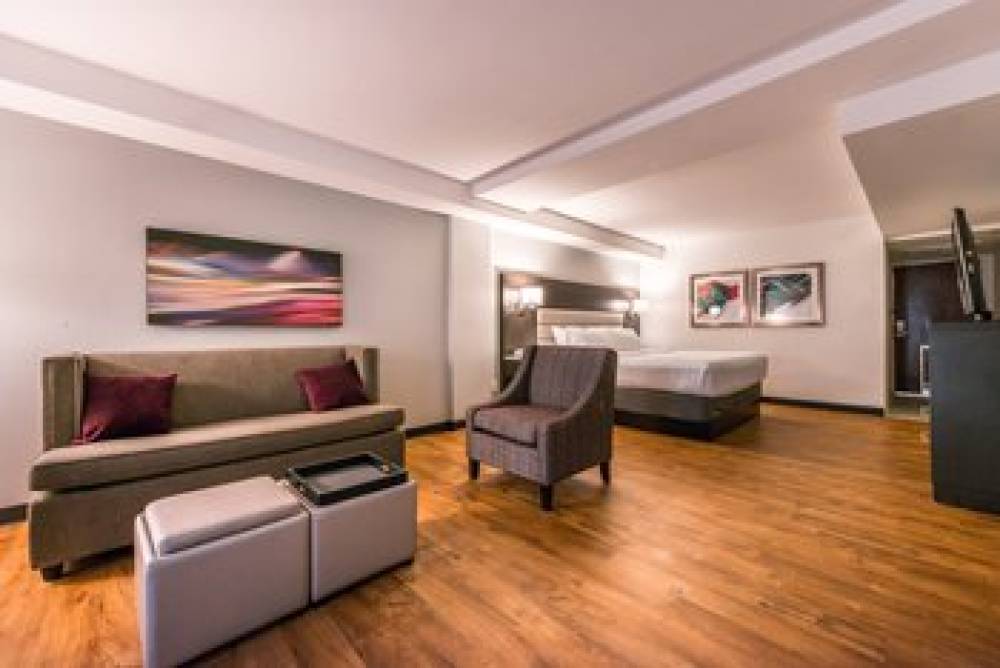 Holiday Inn & Suites BEAUMONT-PLAZA (I-10 & WALDEN) 1