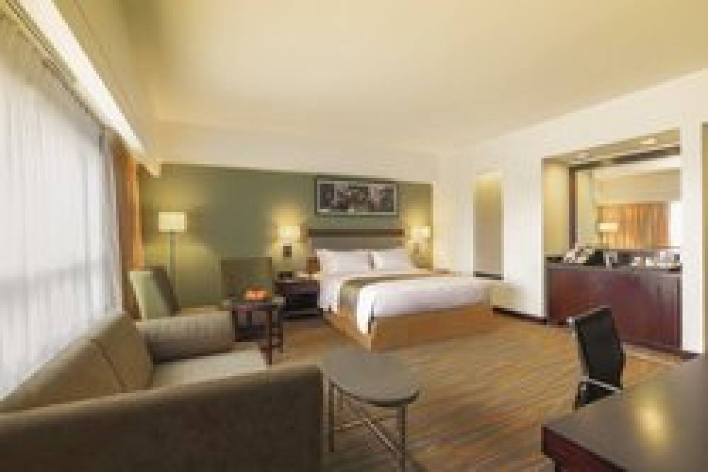 Holiday Inn & Suites MAKATI 1