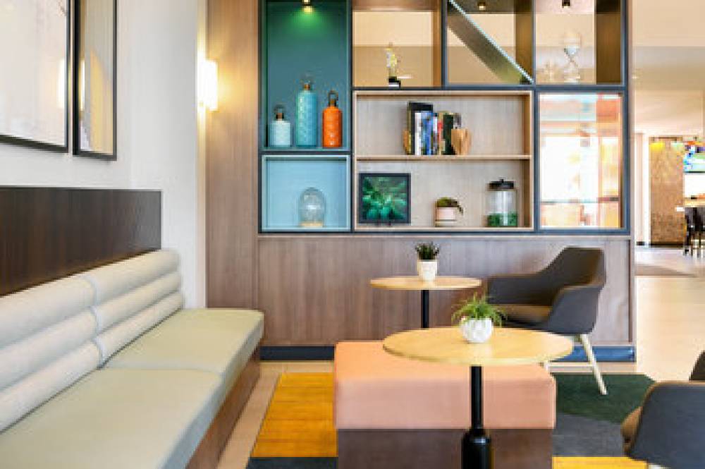 HOLIDAY INN HTL STES AIRPORT 6