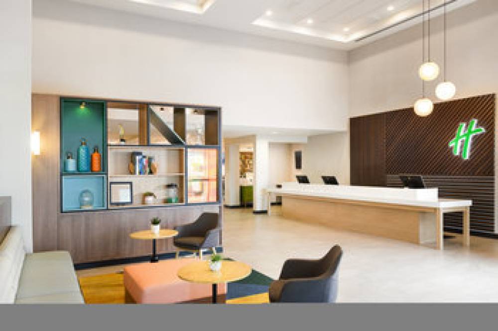 HOLIDAY INN HTL STES AIRPORT 4