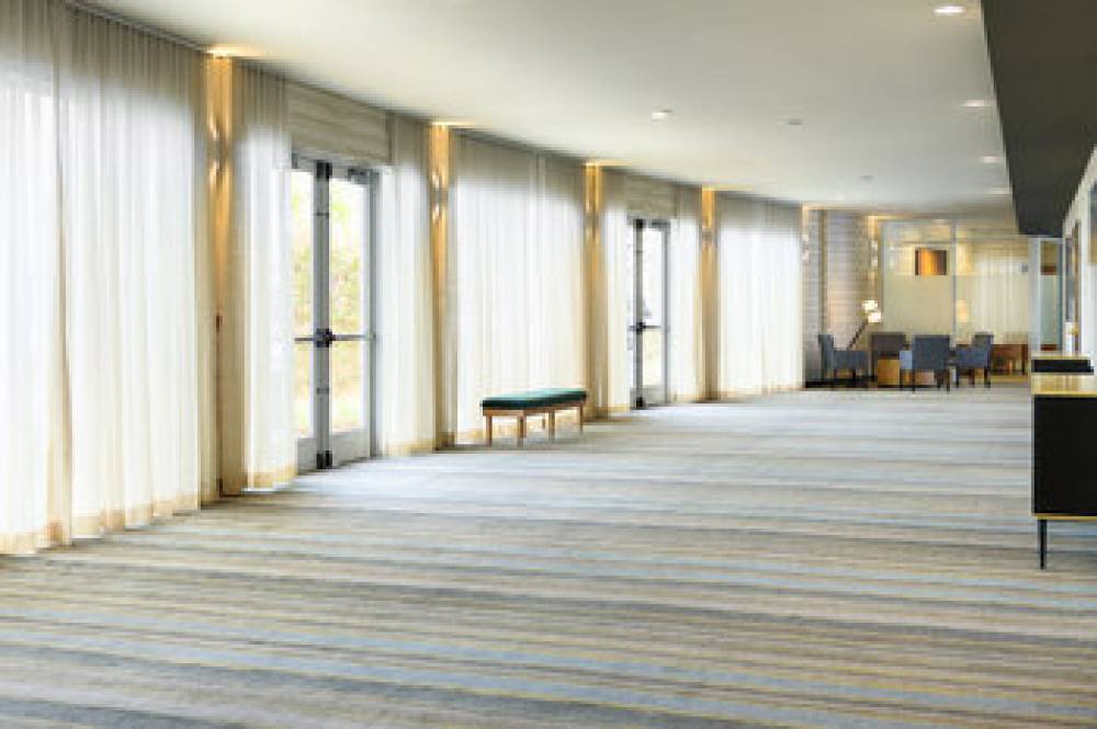 HOLIDAY INN HTL STES AIRPORT 5