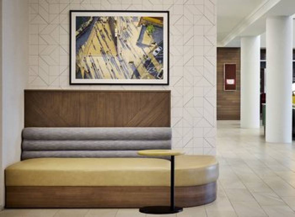Holiday Inn & Suites OAKVILLE @ BRONTE 10