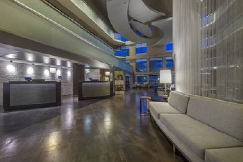 HOLIDAY INN HTL STES AIRPORT N BY I 8