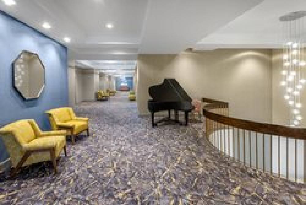 Holiday Inn & Suites PITTSFIELD-BERKSHIRES 6