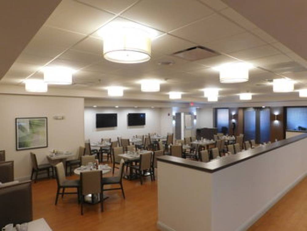 Holiday Inn & Suites ROCHESTER - MARKETPLACE 10