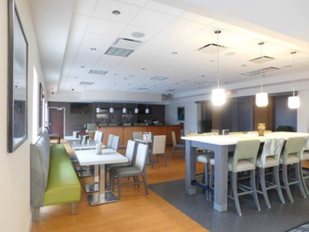 Holiday Inn & Suites ROCHESTER - MARKETPLACE 9