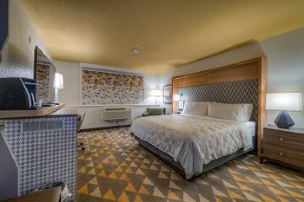 HOLIDAY INN TACOMA MALL 4