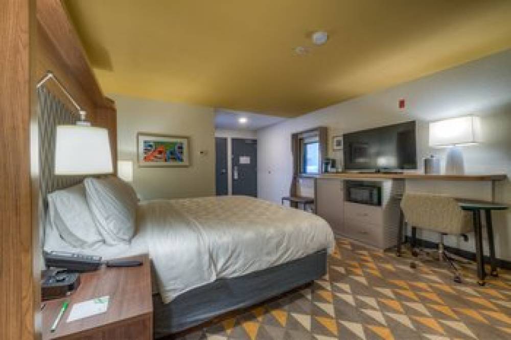 HOLIDAY INN TACOMA MALL 10
