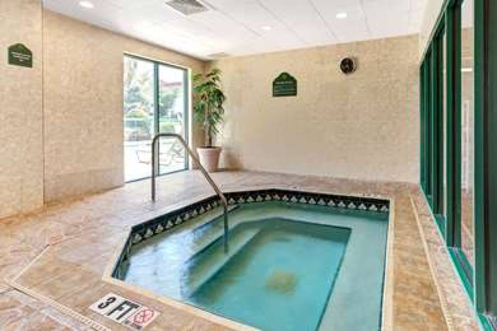 HOLIDAY INN TAMPA NORTH 4