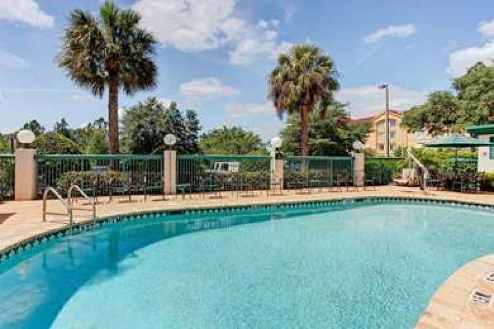 HOLIDAY INN TAMPA NORTH 3