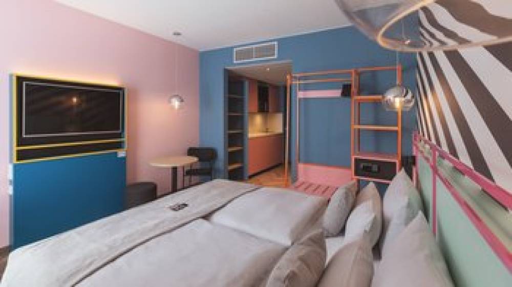 HOLIDAY INN THE NIU BELT FRANKFURT 7
