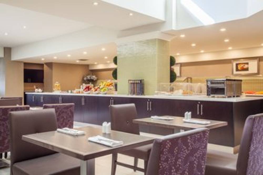 HOLIDAY INN TORONTO INTL ARPT 8