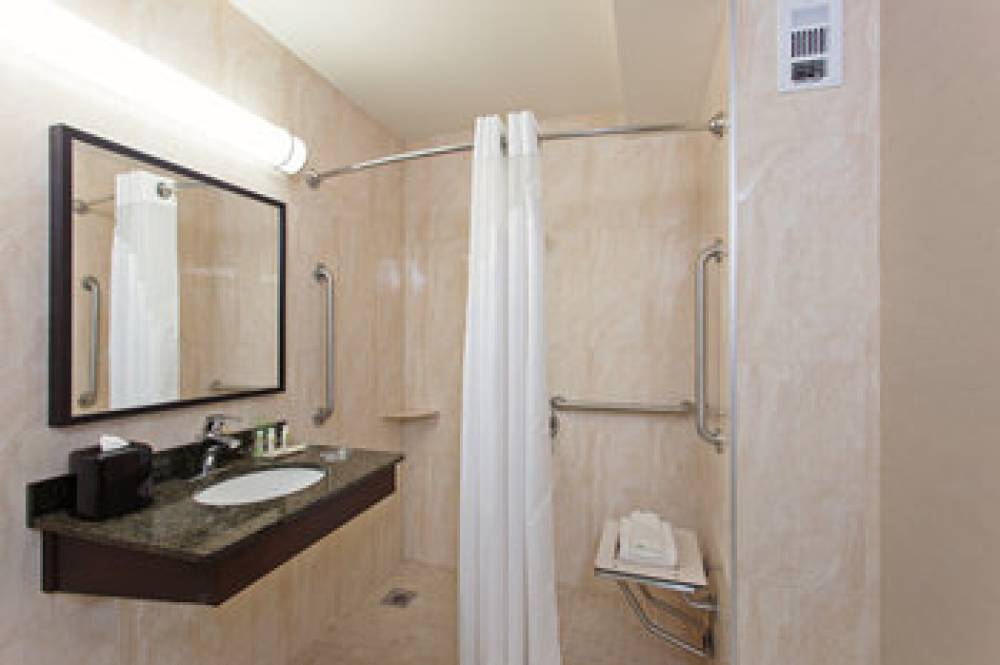 HOLIDAY INN WEST COVINA 3