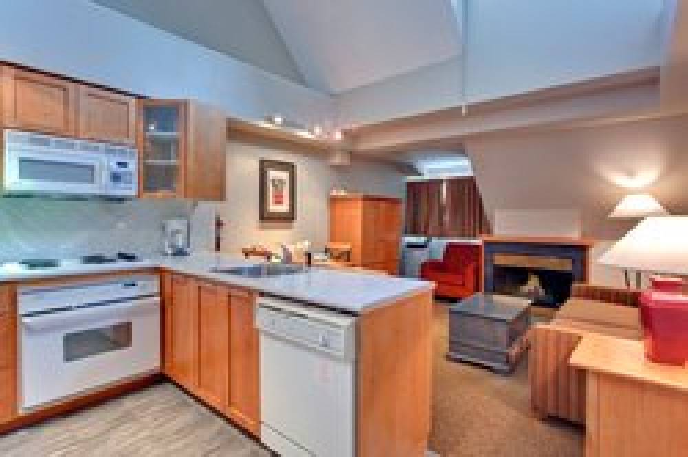 HOLIDAY INN WHISTLER VILLAGE 2