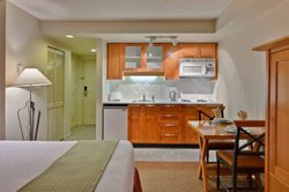 HOLIDAY INN WHISTLER VILLAGE 10