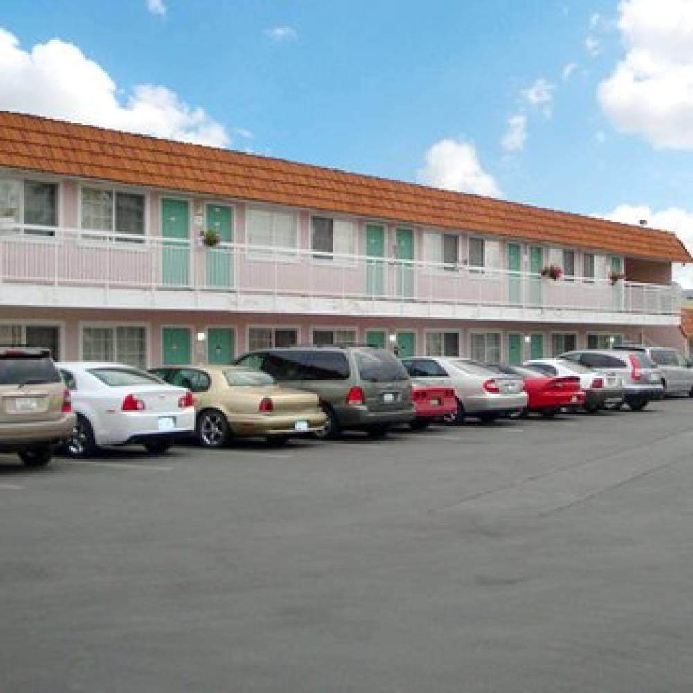 Hollister Inn