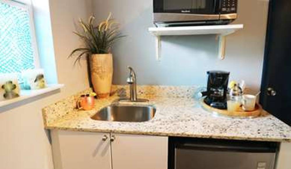 HOLLYWOOD BEACH SUITES AND HOTEL 4