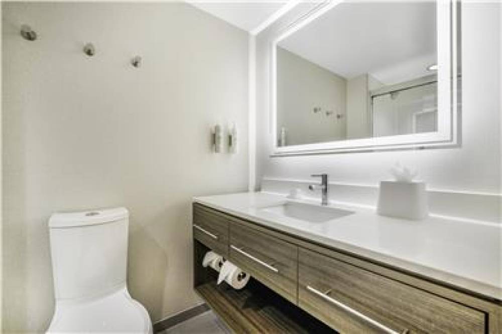 HOME2 SUITES AURORA MEDICAL CENTER 3