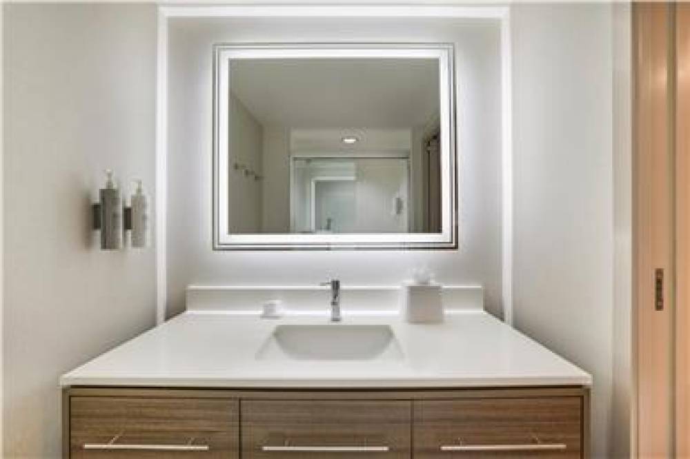 HOME2 SUITES AURORA MEDICAL CENTER 5