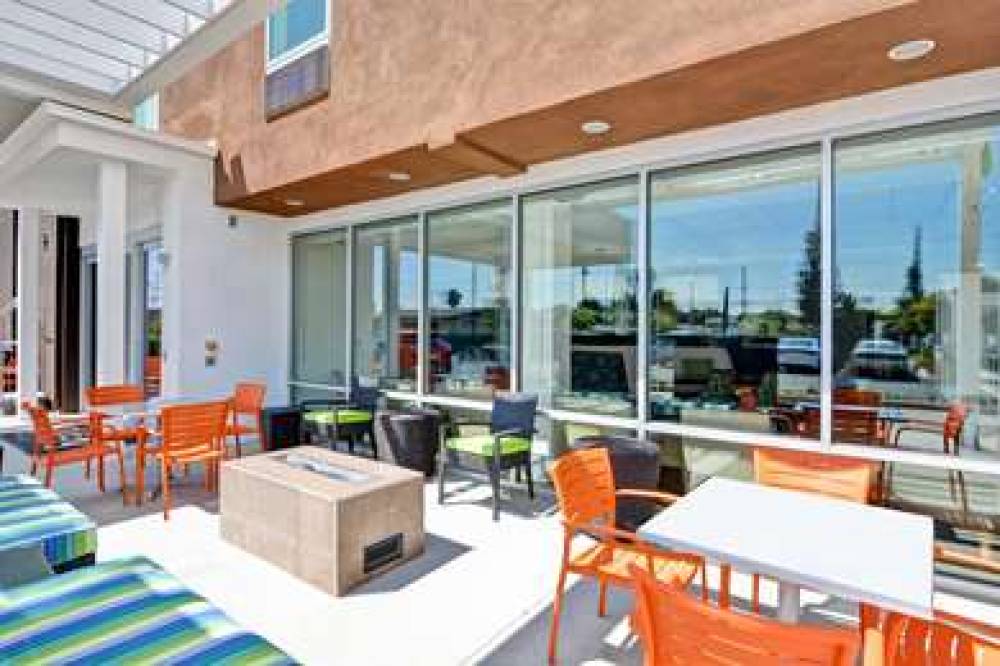 HOME2 SUITES AZUSA 3