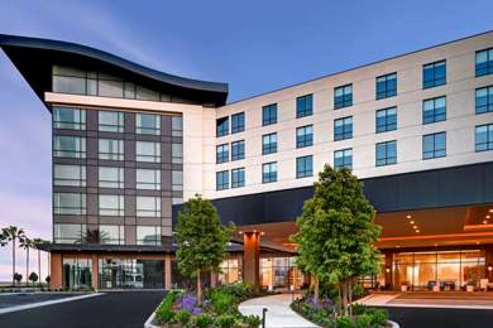 HOME2 SUITES BY HILTON ANAHEIM 4