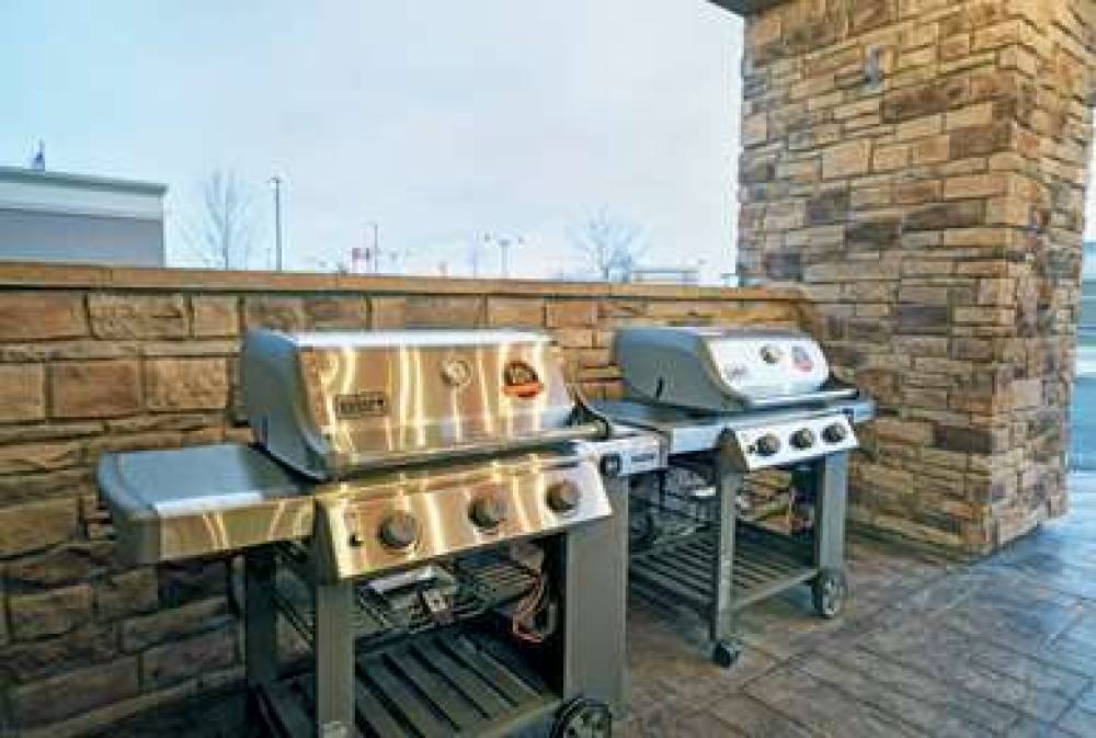 HOME2 SUITES BY HILTON BELOIT 10